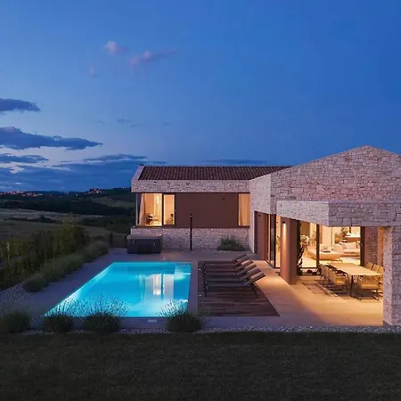 Luxury Vigneto Heated Pool Jacuzzi Villa
