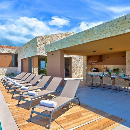 Luxury Vigneto Heated Pool Jacuzzi Villa
