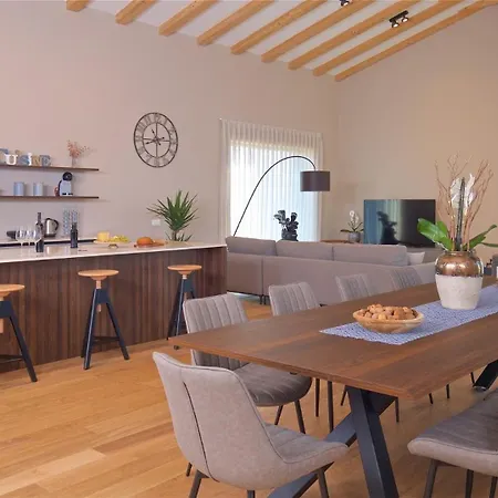 Luxury Vigneto Heated Pool Jacuzzi *