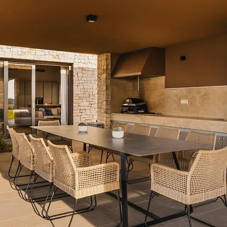 Luxury Vigneto Heated Pool Jacuzzi *