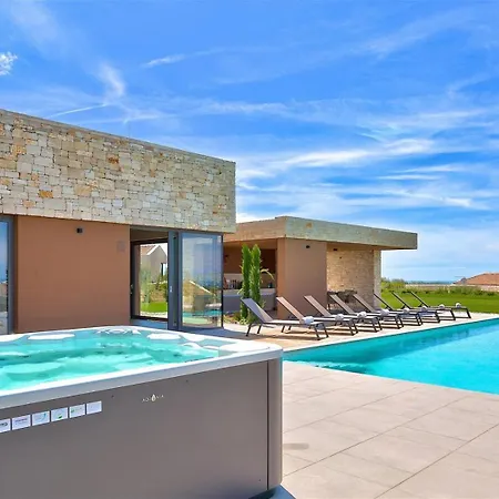 Luxury Vigneto Heated Pool Jacuzzi Βίλα *