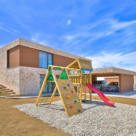 Luxury Vigneto Heated Pool Jacuzzi