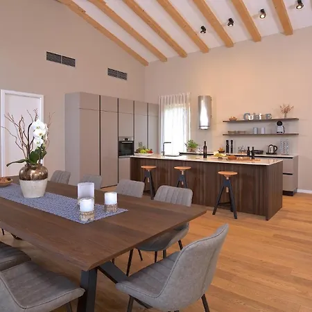 Luxury Vigneto Heated Pool Jacuzzi 别墅