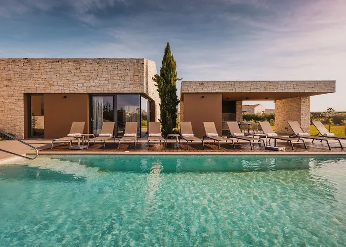 Luxury Vigneto Heated Pool Jacuzzi 브르토니글라