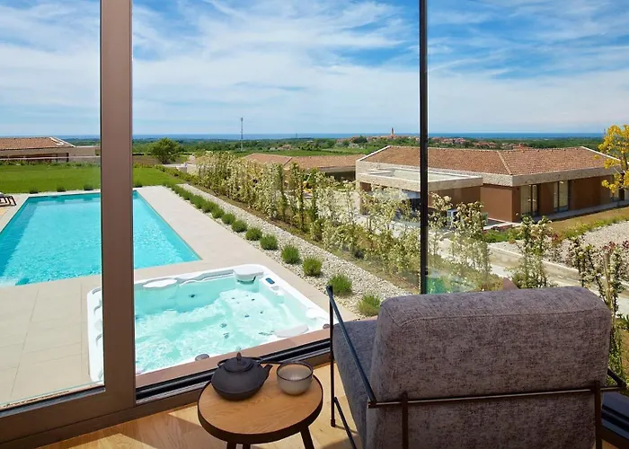 Luxury Vigneto Heated Pool Jacuzzi 빌라 브르토니글라