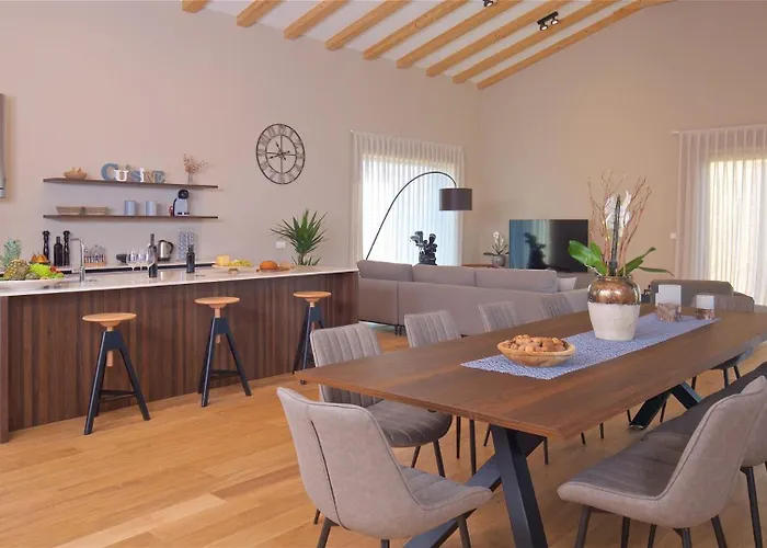 Luxury Vigneto Heated Pool Jacuzzi *