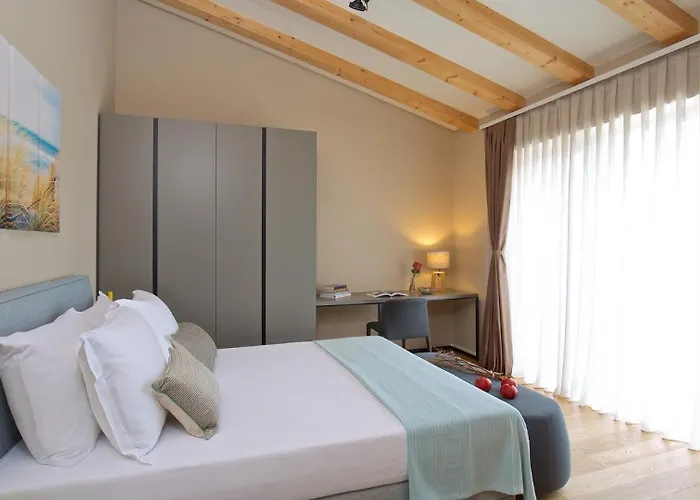 Luxury Vigneto Heated Pool Jacuzzi 브르토니글라