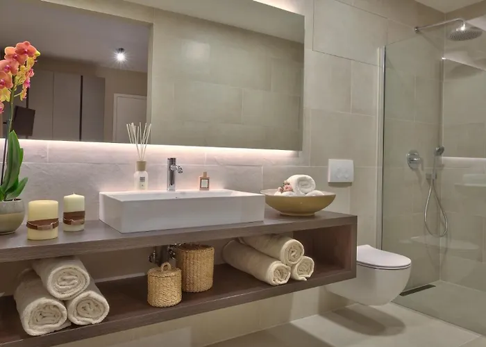 빌라 Luxury Vigneto Heated Pool Jacuzzi 브르토니글라